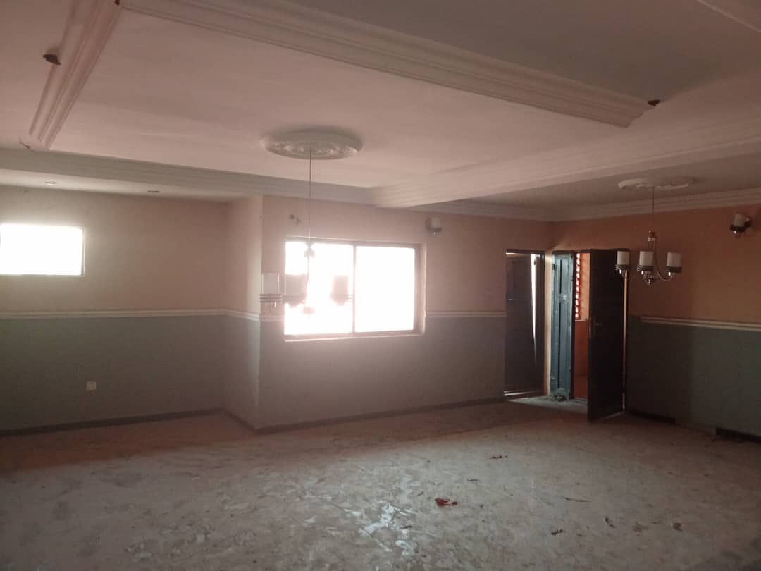 Specious 3bedroom flat on second floor