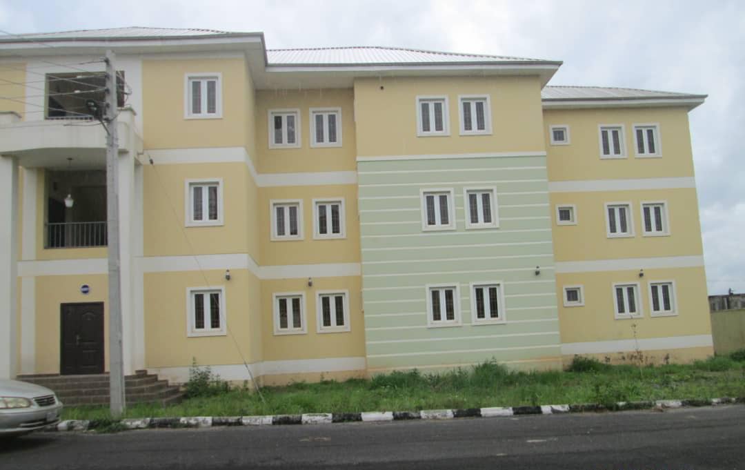 A spacious 3-bedroom flat on the 2nd floor within a block of 6 flats