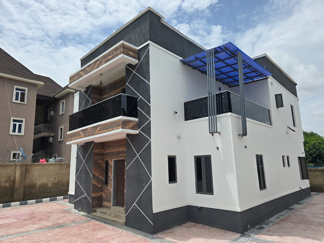 4bedroom fully detached duplex with BQ